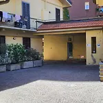 Casa Themeo - Centro Citta Intra בית נופש