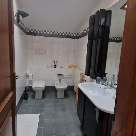 Casa Themeo - Centro Citta Intra Ferienhaus *