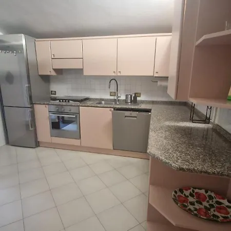 Casa Themeo - Centro Citta Intra Ferienhaus