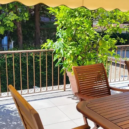 בית נופש Casa Themeo - Centro Citta Intra *