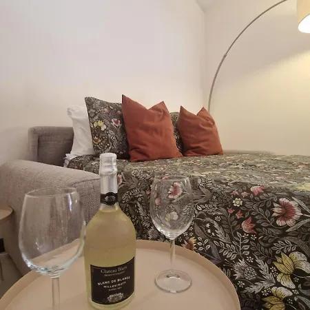 Casa Themeo - Centro Citta Intra 펜션 *