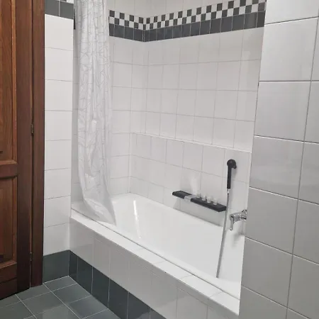 Casa Themeo - Centro Citta Intra Ferienhaus