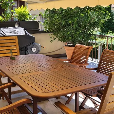 Casa Themeo - Centro Citta Intra Ferienhaus