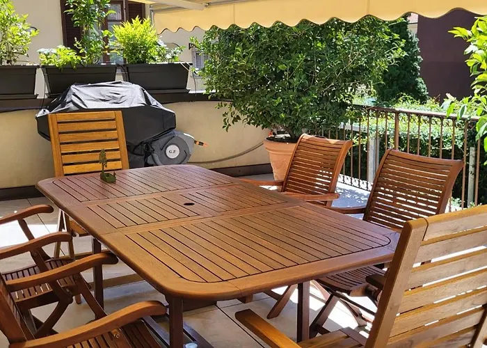 Casa Themeo - Centro Citta Intra Дом отдыха